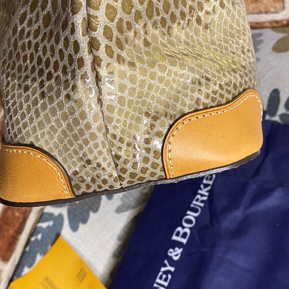 Dooney & Bourke snake nwot east west slouch set - Picture 3 of 10